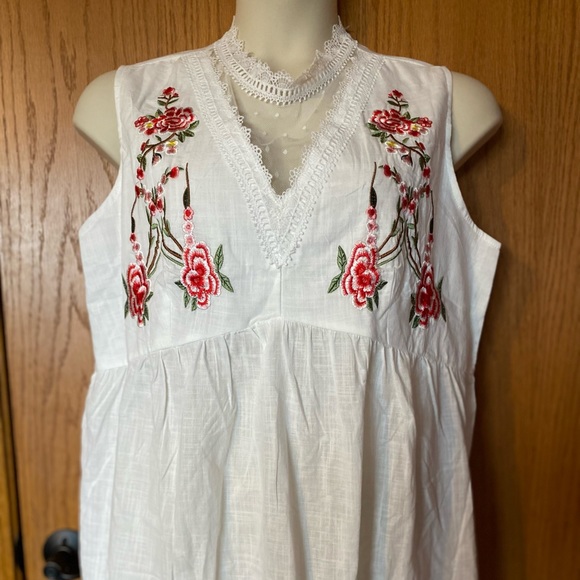 Tops - White Embroidered Sleeveless Top